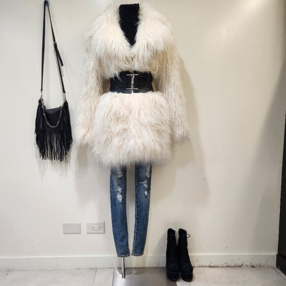 💥INSANELY BEAUTIFUL!💥Faux Curly Mongolian Lamb Fur Oversized Coat in Ivory - Picture 7 of 14